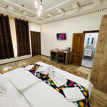 בוקורו Lola Boutique Hotel מראה חיצוני תמונה