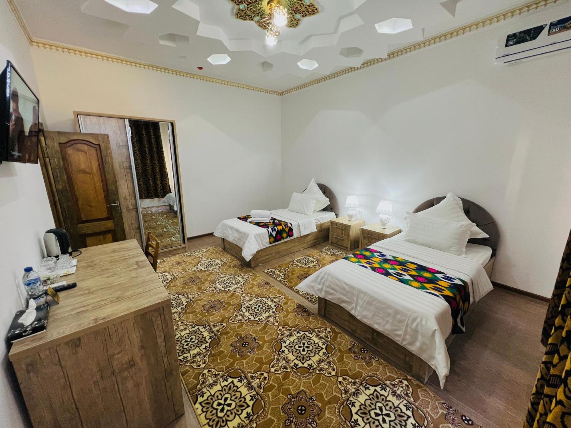 בוקורו Lola Boutique Hotel מראה חיצוני תמונה