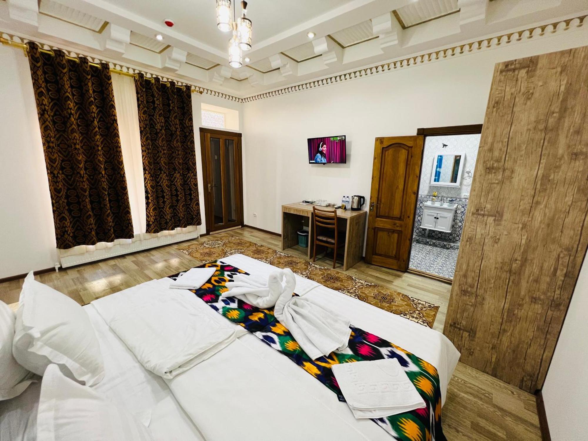 בוקורו Lola Boutique Hotel מראה חיצוני תמונה