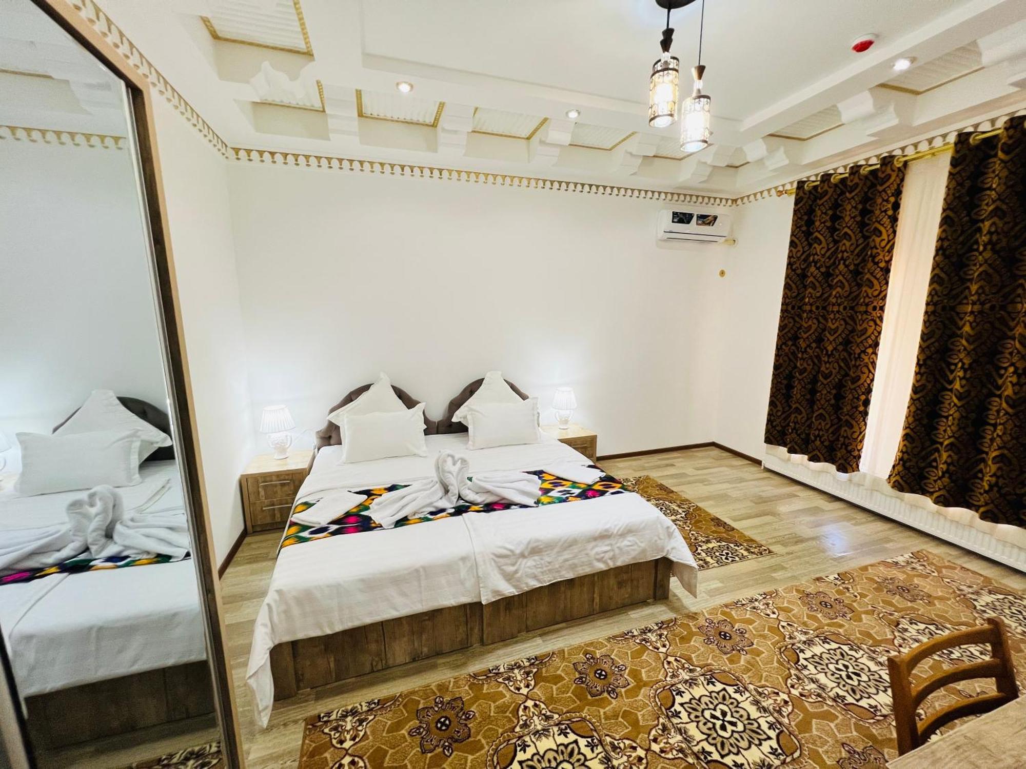 בוקורו Lola Boutique Hotel מראה חיצוני תמונה