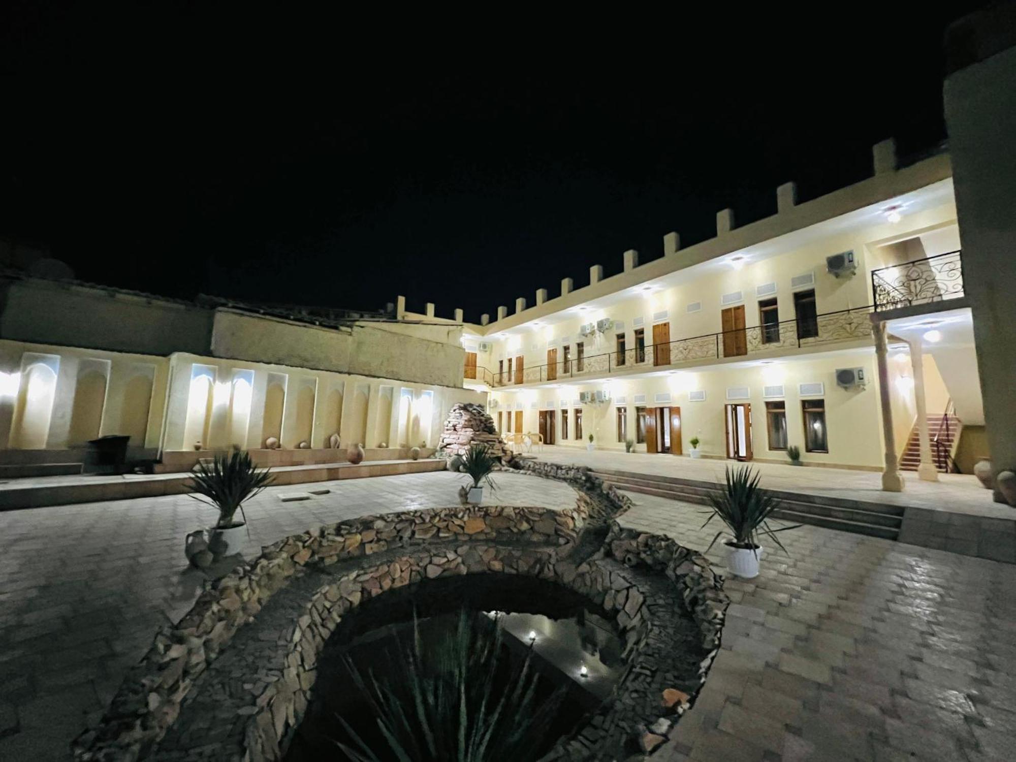 בוקורו Lola Boutique Hotel מראה חיצוני תמונה